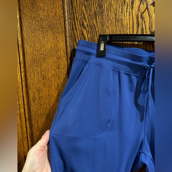 ZYIA Activewear Cropped High-Low Sweater and Unwind Joggers Set Size L (NWOT) - Picture 11 of 16